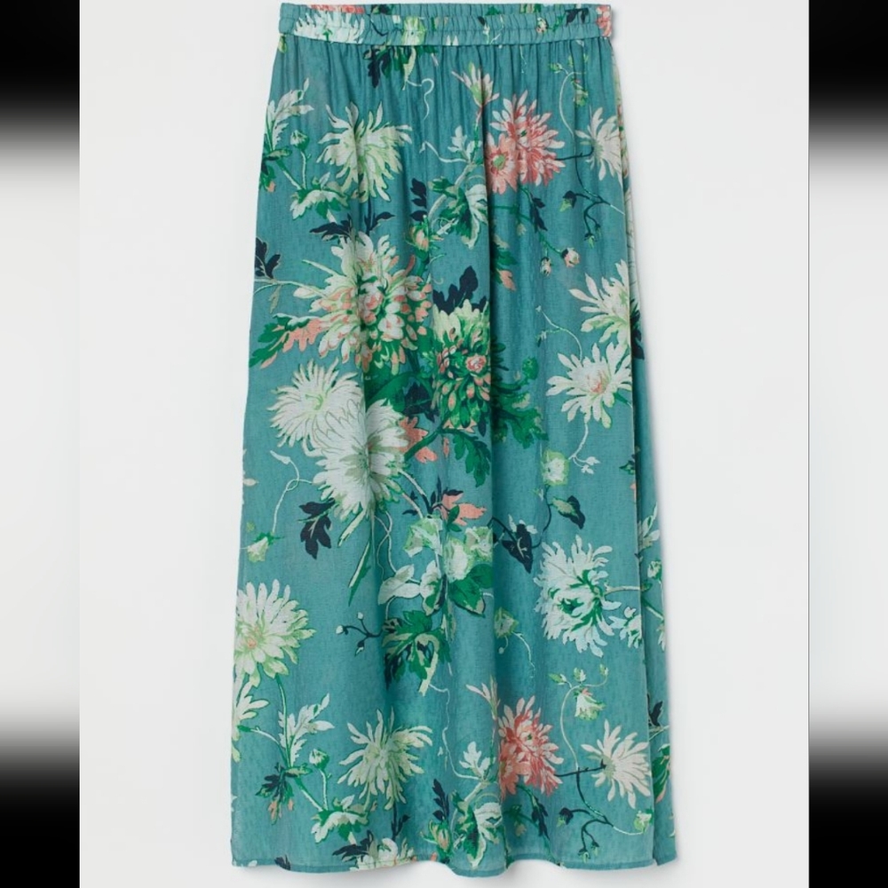 Long skirt, high slit